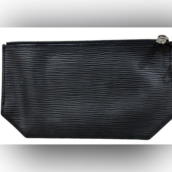 63. Authentic Louis Vuitton| EPI Leather Clutch - Picture 3 of 8